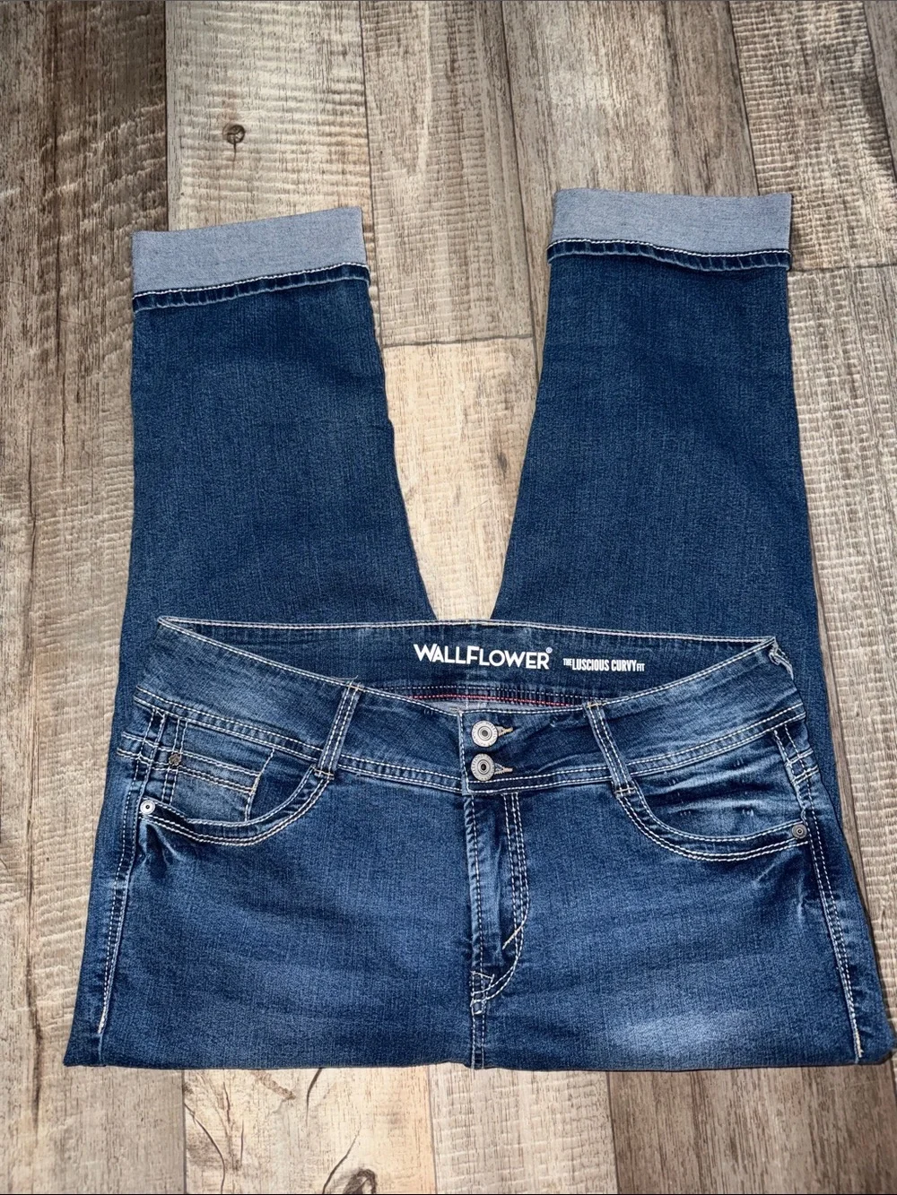 WALLFLOWER Lucious Curvy fit women’s jeans size 14